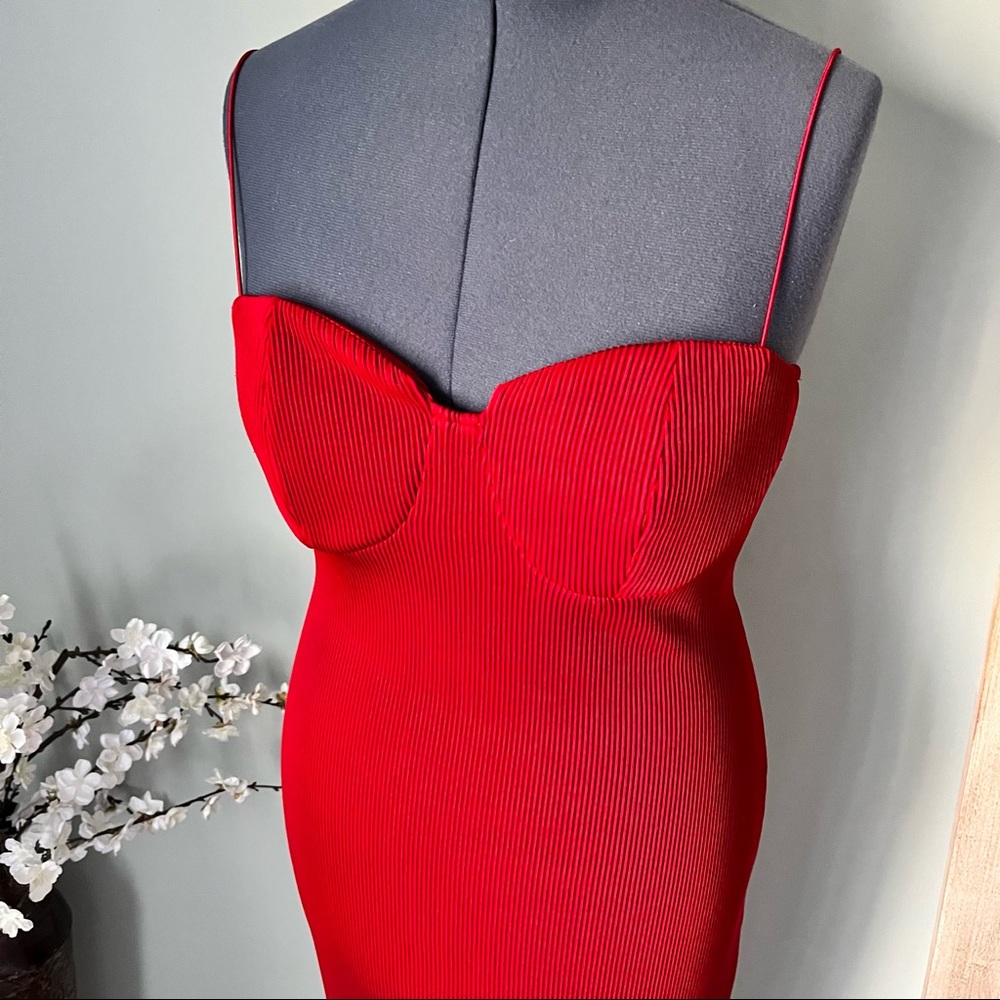 PrettyLittleThing Red Ribbed Midi Dress - Picture 4 of 6